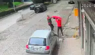 Samsun'da Vatandaşlar Yüksekten Düşen Kediyi Mont Açarak Kurtardı