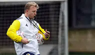 Dirk Kuyt'ın Fenerbahçe'deki görevi İngiltere'de ses getirdi