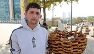 KPSS İçin Simit Tezgahına Not Bırakan Gencin Yürek Isıtan Hikayesi