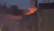 Küçükçekmece'de Bir Binanın Çatısında Yangın Çıktı