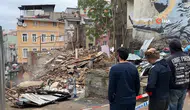 İstanbul Beyoğlu'nda Beş Katlı Metruk Bina Çöktü