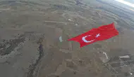 Özel Kuvvetler Komutanlığı Gökyüzünde Dev Türk Bayrağı ile Rekor Kırdı