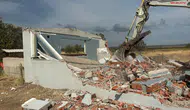 Çanakkale'de kaçak yapılaşmayla mücadele : Bayramiç'te 21 yapı yıkıldı !