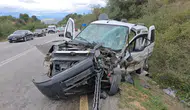 Samsun'da otomobil ile hafif ticari araç kafa kafaya çarpıştı: 1'i ağır 2 yaralı