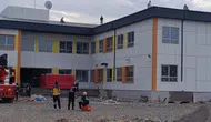 Gaziantep'te okul çatısında işçi eylemi : 4 işçi ücretlerini alamadıklarını iddia etti