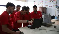 Depremzede gençlerden kolonların direncini ölçen yapay zeka cihazı