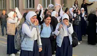 Azerbaycan'da Okullarda Başörtüsü Kısıtlaması Protestolara Yol Açtı