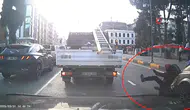 Trabzon Araklı'da Elektrikli Bisikletli Çocukların Kaza Anı Kamerada