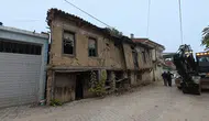 Yenişehir'in Kırsalında Metruk Binalar Yıkılıyor