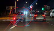 Sakarya'da Trafikte Büyük Tehlike! Emniyet Şeridini Kullanan Sürücü Kameralara Yansıdı