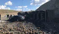 Ağrı'da pancar yüklü tır ile otomobil çarpıştı: 4 ölü, 1 yaralı