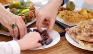 Ramazan ayında iftarda yapılan hatalar vücudu nasıl etkiliyor?