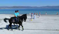 Türkiye'nin Maldivleri olarak bilinen Salda Gölü'nde atlı jandarma timleri neden görev yapıyor?
