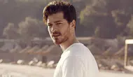 Çağatay Ulusoy ve berberi 15 yıl sonra aynı karede