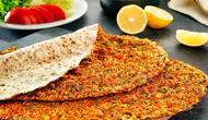 Yaz Bir Şarkı programı nerede çekiliyor ve sunucuları kimlerdir?