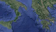 İyon denizi nerede yer alıyor ve hangi ülkelere sınır oluşturuyor?