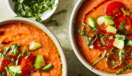 Yaz sofralarının vazgeçilmezi olan Gazpacho nasıl hazırlanır?