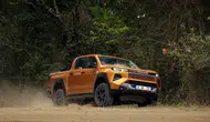 Yenilenen Toyota Hilux'un lansman fiyatı ve öne çıkan özellikleri neler?