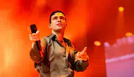 Mert Demir konserde neden bıyıklarını kesti?
