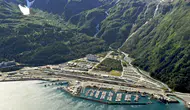Alaska'nın güneyinde tek bir binada yaşayan 300 kişilik topluluk nasıl hayatını sürdürüyor?