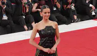 Venedik Film Festivali'nde Nina Dobrev'e güvenlik müdahalesi neden yaşandı?