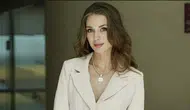 Yasemin Kay Allen'dan nostaljik paylaşım : İlköğretim yıllarına ait kartını paylaştı