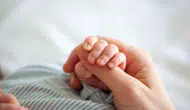 Doğuştan gelen farklılıklar : Kız ve erkek bebeklerin dünyaya tepkileri neden ayrı ?
