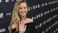 Jennifer Lawrence sosyal medyaya geri dönüyor