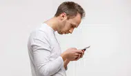 Akıllı telefon kullanımı sağlığınızı nasıl etkiliyor? Uzmanlardan dikkat edilmesi gereken 4 belirti!