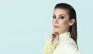 İrem Derici, nişanlısı Melih Kunukçu'nun serbest kalmasını beyaz güvercinle kutladı