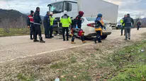 Isparta'da otomobil, park halindeki kamyona çarptı: 2 ölü, 1 yaralı