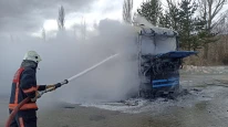 Sivas'ta park halindeki tır yandı!