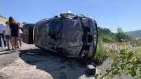 Takla atan otomobilden sağ kurtuldular