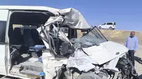 Van'da kamyonla çarpışan minibüs hurdaya döndü