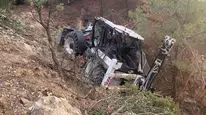 Çorum'da sürücüsüz iş makinesi şarampole yuvarlandı