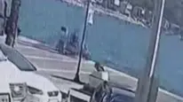 Çeşme’de motosikletiyle denize uçtu! O anlar kamerada