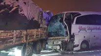 Bingöl'de yolcu otobüsü ile tır çarpıştı: Yaralılar var