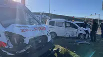 Bingöl'de ambulans ile hasta yakınının kullandığı ticari araç çarpıştı