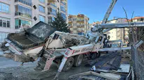 Uşak'ta beton pompası yan yattı : Altında kalan işçi öldü