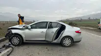 Amasya'da iki otomobil çarpıştı : 5 kişi yaralandı
