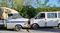Bilecik'te kaza : 2 araç kafa kafaya çarpıştı