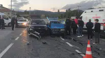 Kütahya'da iki otomobil çarpıştı : 3 yaralı