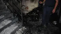 Balıkesir'de apartman boşluğundaki motosiklet alev alev yandı