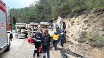 Bolu'da hafriyat kamyonu devrildi, sürücü hayatını kaybetti