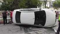 Siirt’te otomobil refüje çarpıp takla attı : 3 yaralı