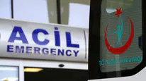 Fatih'te cam silerken 5'inci kattan düşen kadın hayatını kaybetti