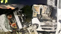 Manisa Kula'da iki tır çarpıştı : 1'i ağır 2 yaralı
