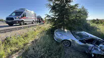 Otomobil, park halindeki araca çarptı : 1 ölü, 2 yaralı