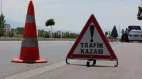 Kütahya'da işçisi servisi otomobile çarptı : 4 yaralı