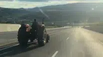 Çankırı’da 80 km hızla giden traktörü görenler şaşkına döndü